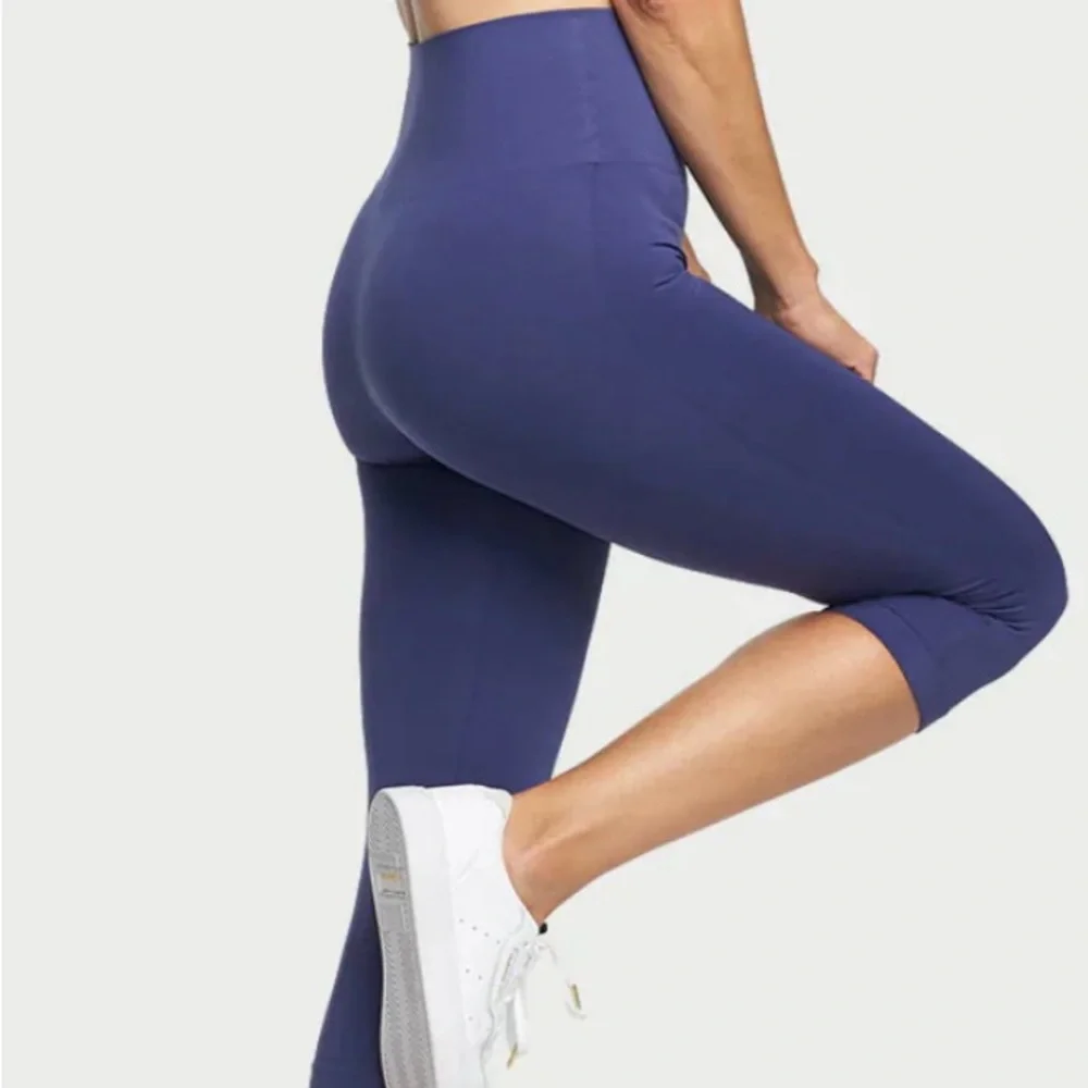 YUMMIE Morgan Seamless Cropped Capri Shaping‎ Legging Deep Cobalt S/M NWT